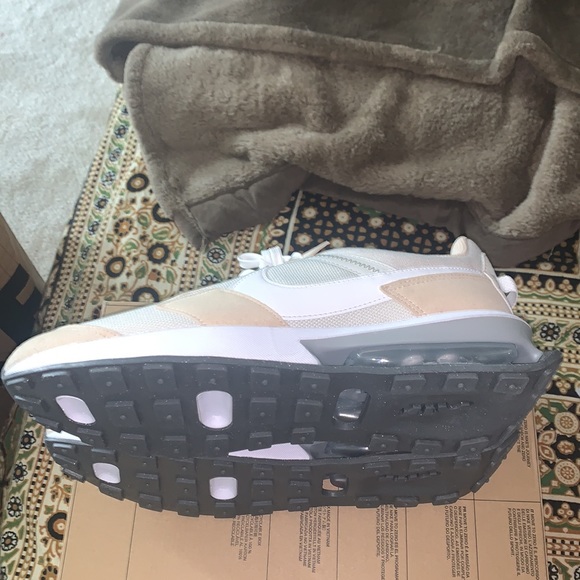 Nike Air Max Pre-Day - Picture 13 of 16